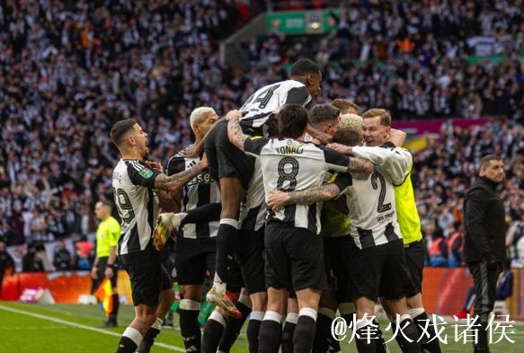 丹·伯恩在德比战受伤,肋骨骨折并导致肺部受损 丹·伯恩在德比战受伤,肋骨骨折并导致肺部受损